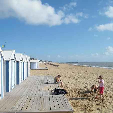 Jolie Maison Familiale A 400m De La Mer, Entre La Rochelle Et Chatelaillon Holiday home Angoulins