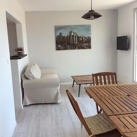 Jolie Maison Familiale A 400m De La Mer, Entre La Rochelle Et Chatelaillon Holiday home